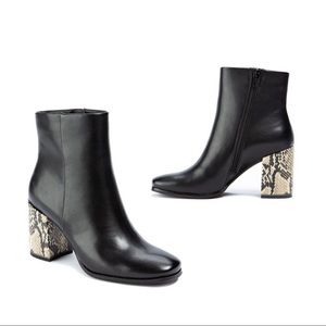 Andrew Geller Booties Black Snake Print Heeled Zip Size 9